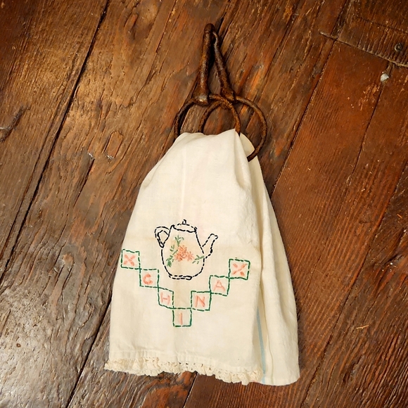 Old Horse Bit With Vintage Hand Towel - Picture 4 of 10